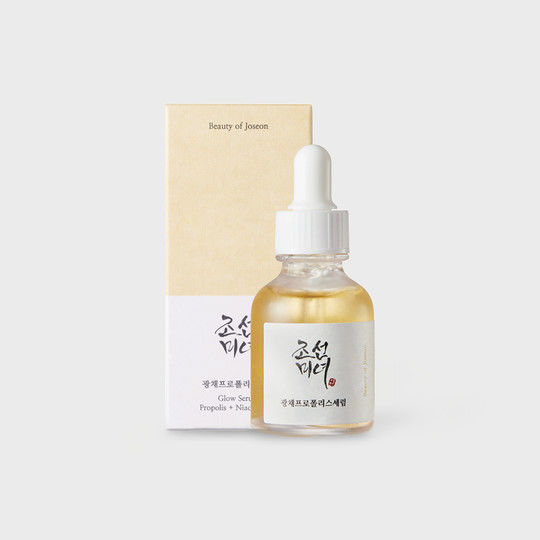 Bottle of Beauty of Joseon Glow Serum: Propolis + Niacinamide 30ml for brightening, oil control, pore refinement, and calming sensitive skin.
